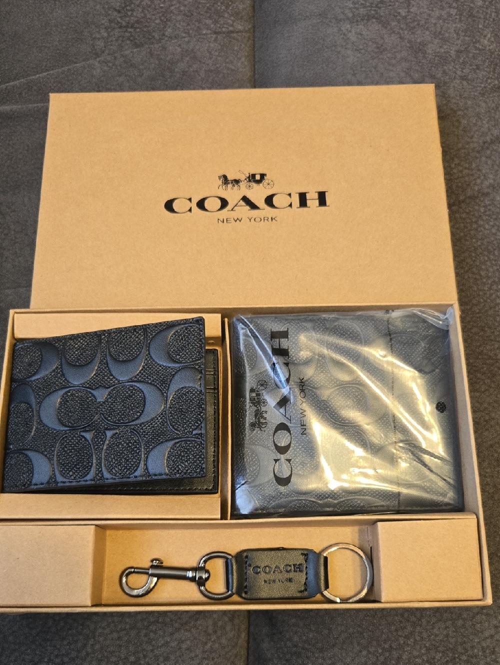 Coach Black Signature Embossed Wallet & Keyring Gift Set